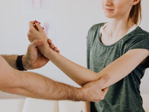 Quelle différence entre un chiropracteur et un ostéo, kiné ?